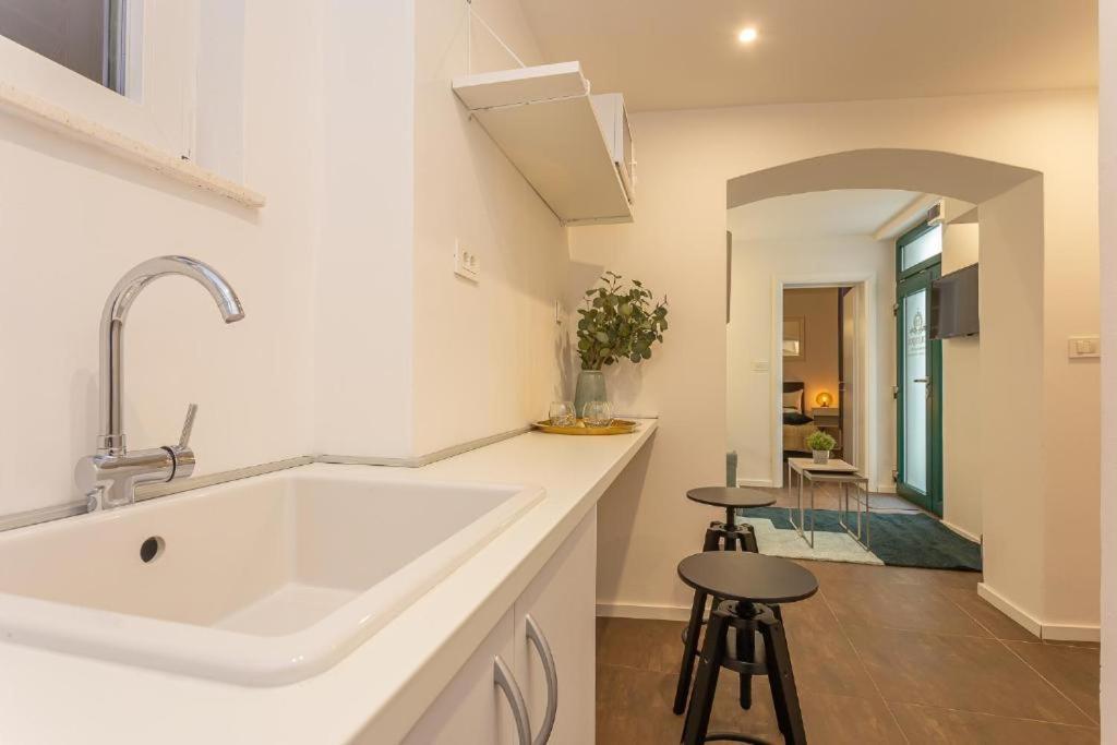 X Boutique Marinac Studio Apartments & Rooms 시베니크 외부 사진