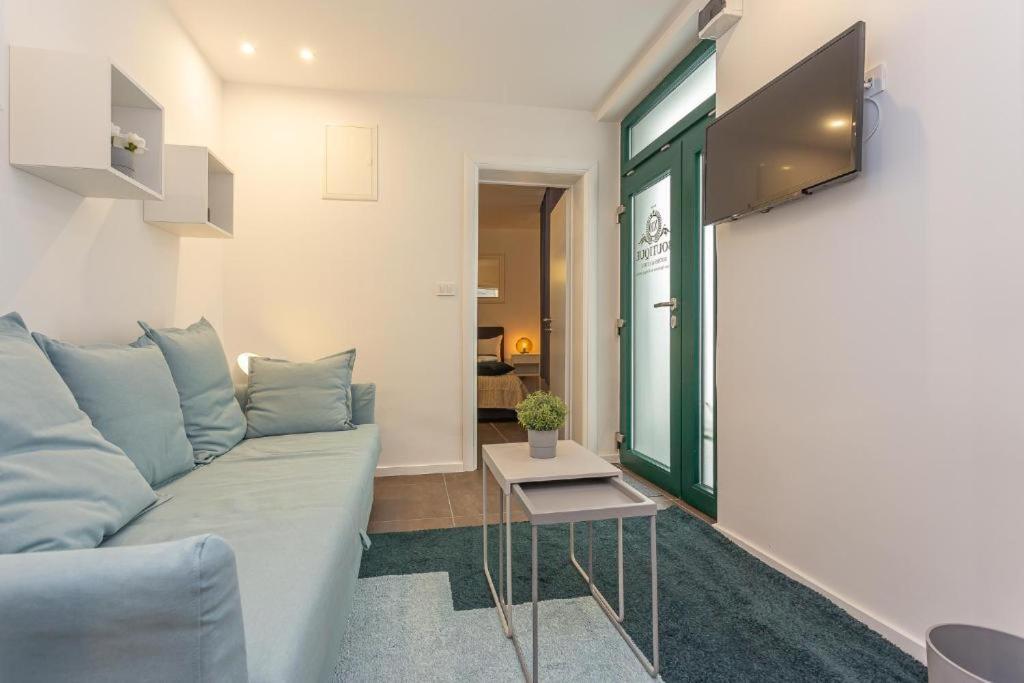 X Boutique Marinac Studio Apartments & Rooms 시베니크 외부 사진