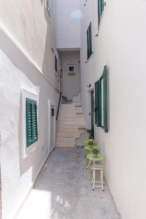 X Boutique Marinac Studio Apartments & Rooms 시베니크 외부 사진