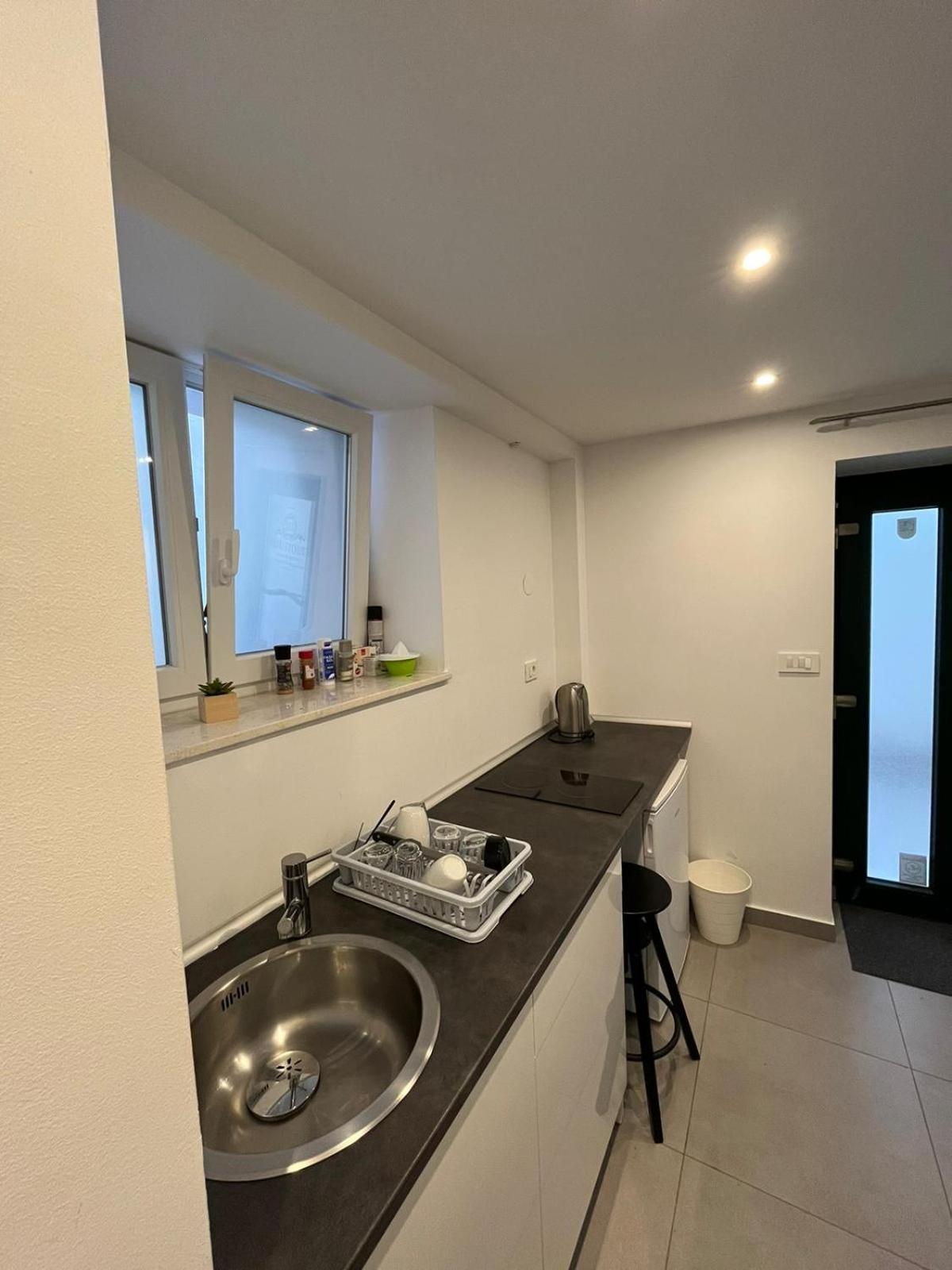 X Boutique Marinac Studio Apartments & Rooms 시베니크 외부 사진