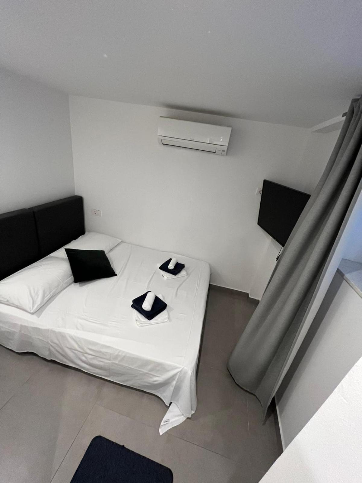 X Boutique Marinac Studio Apartments & Rooms 시베니크 외부 사진